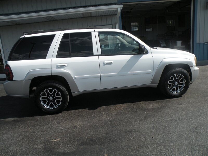 2006 Chevrolet Trailblazer LT   - Photo 1 - Chandler, IN 47610