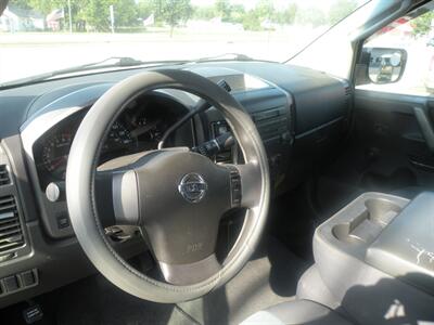 2005 Nissan Titan SE   - Photo 8 - Chandler, IN 47610