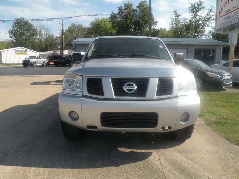 2005 Nissan Titan SE  