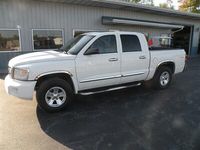 2008 Dodge Dakota Laramie   - Photo 2 - Chandler, IN 47610