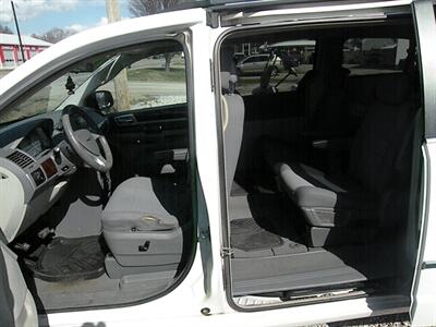 2010 Chrysler Town & Country Touring   - Photo 4 - Chandler, IN 47610