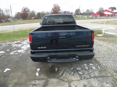 2002 Chevrolet S-10   - Photo 2 - Chandler, IN 47610