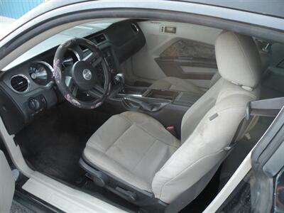 2011 Ford Mustang V6 Premium   - Photo 4 - Chandler, IN 47610