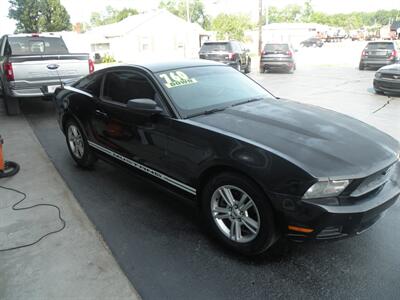 2011 Ford Mustang V6 Premium   - Photo 2 - Chandler, IN 47610