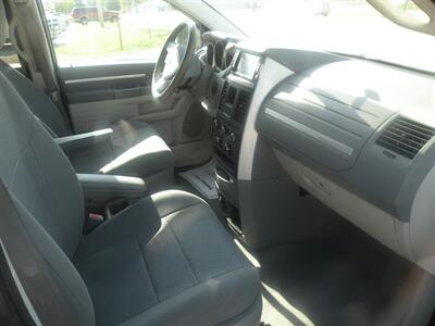 2010 Dodge Grand Caravan Hero   - Photo 5 - Chandler, IN 47610