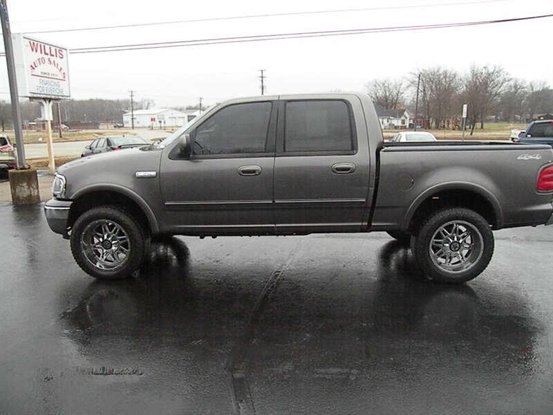 2002 Ford F-150 XLT   - Photo 1 - Chandler, IN 47610