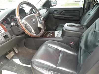 2009 GMC Yukon Denali   - Photo 5 - Chandler, IN 47610