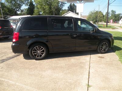 2017 Dodge Grand Caravan GT   - Photo 2 - Chandler, IN 47610