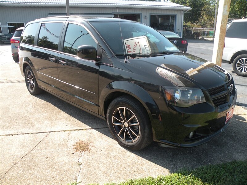 2017 Dodge Grand Caravan GT   - Photo 1 - Chandler, IN 47610