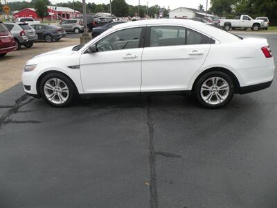2018 Ford Taurus SE   - Photo 1 - Chandler, IN 47610