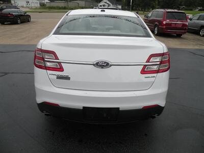 2018 Ford Taurus SE   - Photo 5 - Chandler, IN 47610