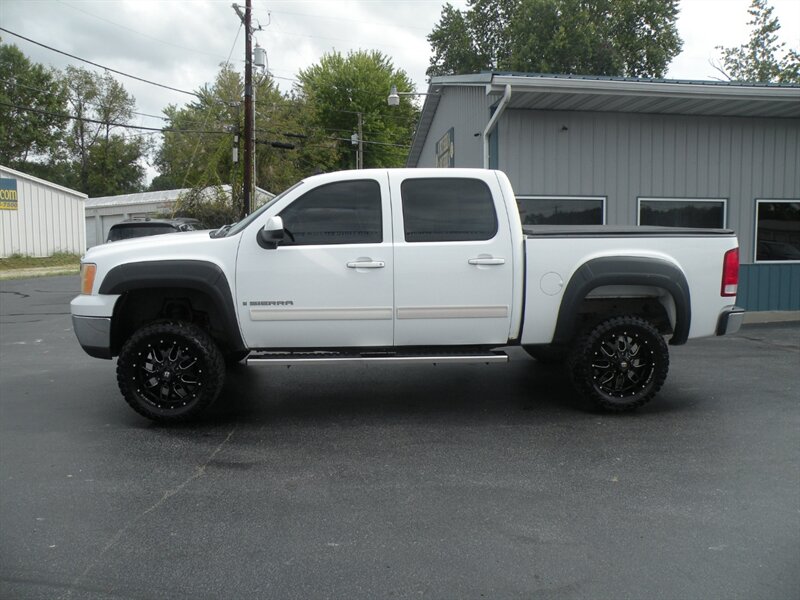 2007 GMC Sierra 1500 SLT   - Photo 1 - Chandler, IN 47610