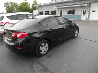 2018 Chevrolet Cruze LS Auto   - Photo 4 - Chandler, IN 47610