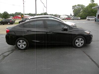 2018 Chevrolet Cruze LS Auto   - Photo 3 - Chandler, IN 47610