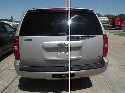 2009 Chevrolet Suburban LT   - Photo 3 - Chandler, IN 47610