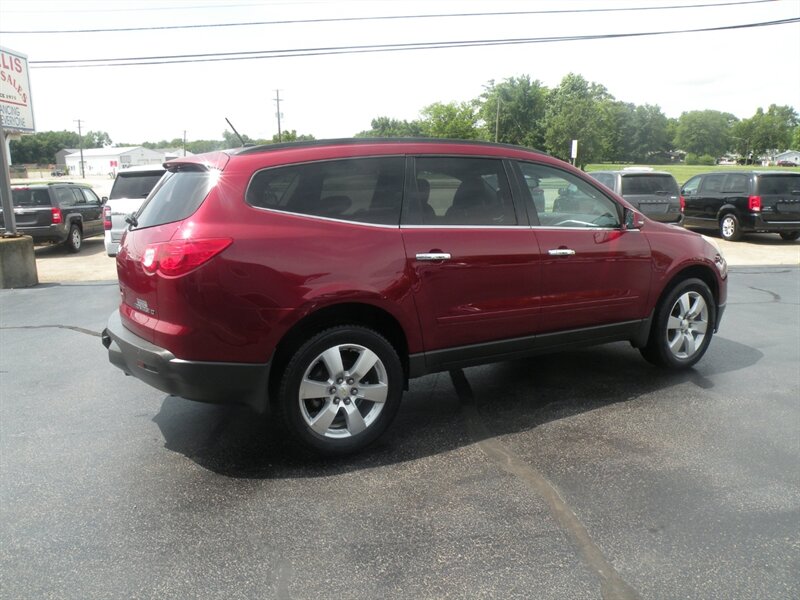 2011 Chevrolet Traverse LT   - Photo 1 - Chandler, IN 47610