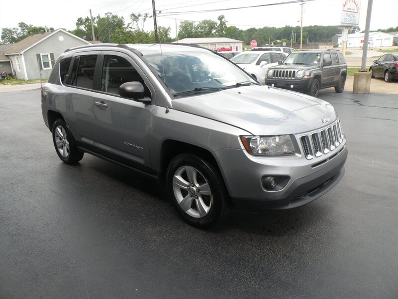 2017 Jeep Compass Sport's photo