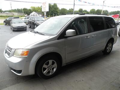 2010 Dodge Grand Caravan SXT   - Photo 2 - Chandler, IN 47610