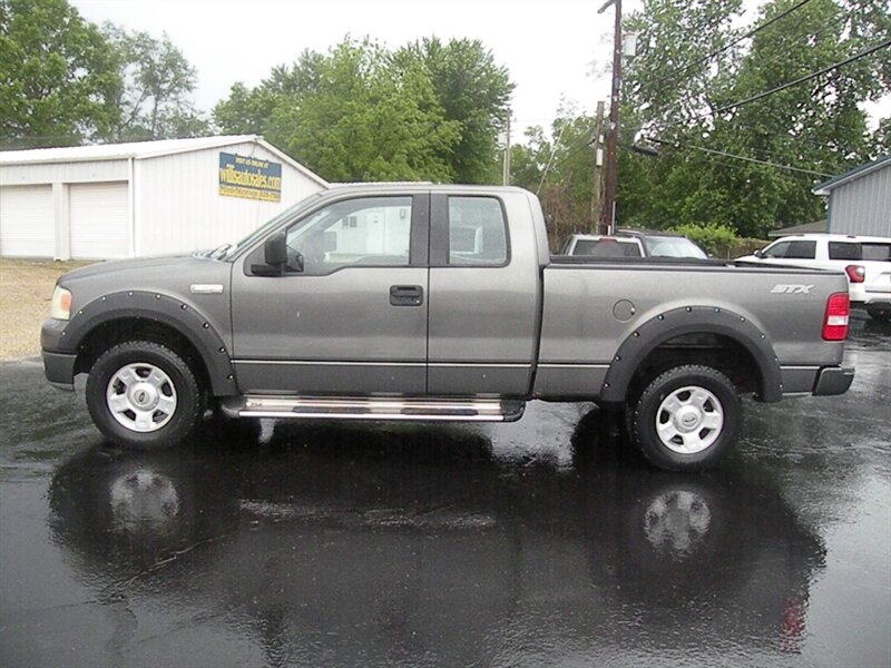 2004 Ford F-150 STX   - Photo 1 - Chandler, IN 47610