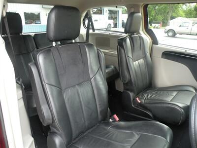 2015 Chrysler Town & Country Limited Platinum   - Photo 5 - Chandler, IN 47610