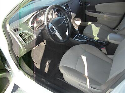 2012 Chrysler 200 Touring   - Photo 2 - Chandler, IN 47610