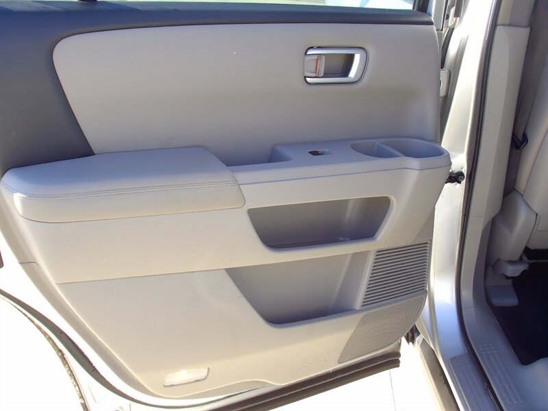 2009 Honda Pilot EX-L   - Photo 13 - Pleasant Valley, MO 64068