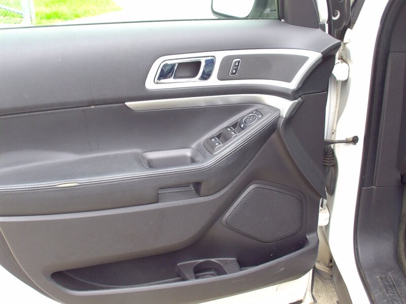 2013 Ford Explorer XLT - Photo 11 - Pleasant Valley, MO 64068