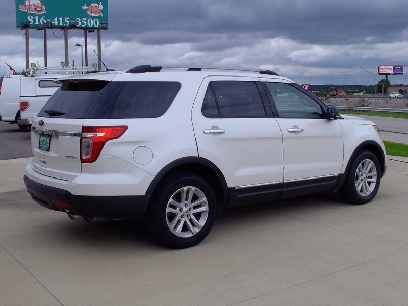 2013 Ford Explorer XLT - Photo 5 - Pleasant Valley, MO 64068