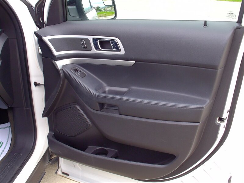 2013 Ford Explorer XLT - Photo 17 - Pleasant Valley, MO 64068
