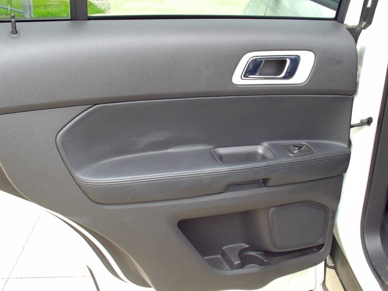 2013 Ford Explorer XLT - Photo 13 - Pleasant Valley, MO 64068