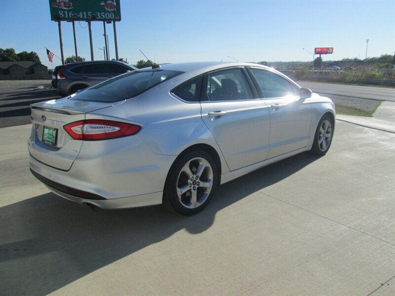 2014 Ford Fusion SE   - Photo 5 - Pleasant Valley, MO 64068