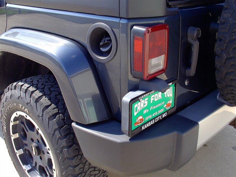 2008 Jeep Wrangler Unlimited Sahara - Photo 22 - Pleasant Valley, MO 64068