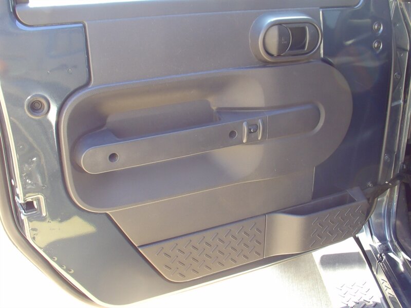 2008 Jeep Wrangler Unlimited Sahara - Photo 11 - Pleasant Valley, MO 64068