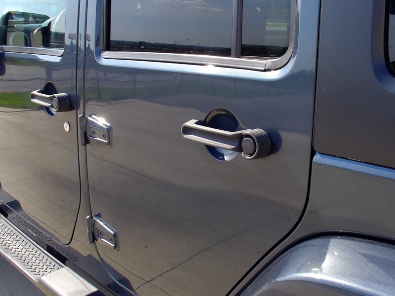 2008 Jeep Wrangler Unlimited Sahara - Photo 23 - Pleasant Valley, MO 64068