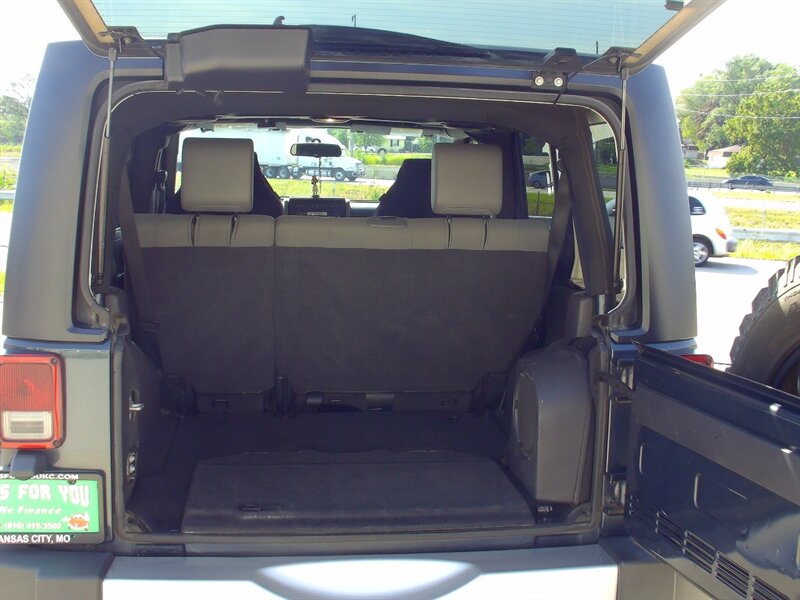 2008 Jeep Wrangler Unlimited Sahara - Photo 21 - Pleasant Valley, MO 64068
