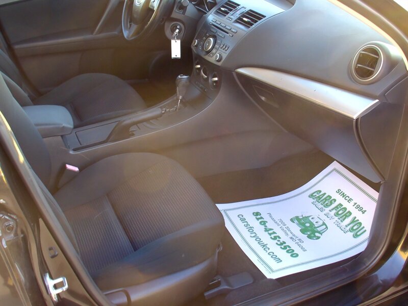 2013 Mazda MAZDA3 i Sport   - Photo 14 - Pleasant Valley, MO 64068