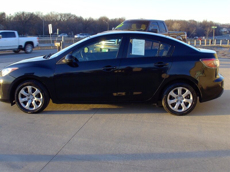 2013 Mazda MAZDA3 i Sport   - Photo 8 - Pleasant Valley, MO 64068