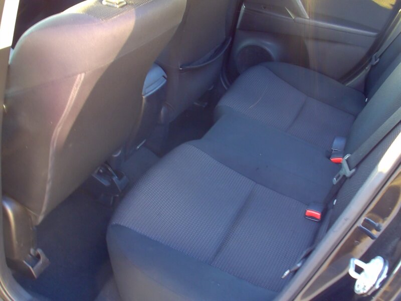 2013 Mazda MAZDA3 i Sport   - Photo 12 - Pleasant Valley, MO 64068