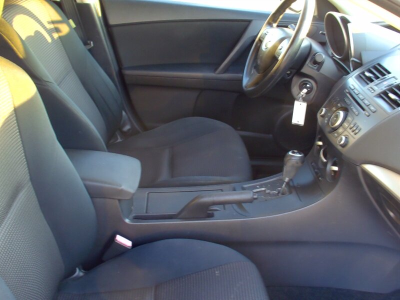 2013 Mazda MAZDA3 i Sport   - Photo 15 - Pleasant Valley, MO 64068