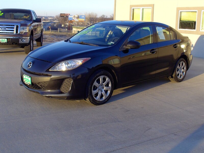 2013 Mazda MAZDA3 i Sport   - Photo 1 - Pleasant Valley, MO 64068