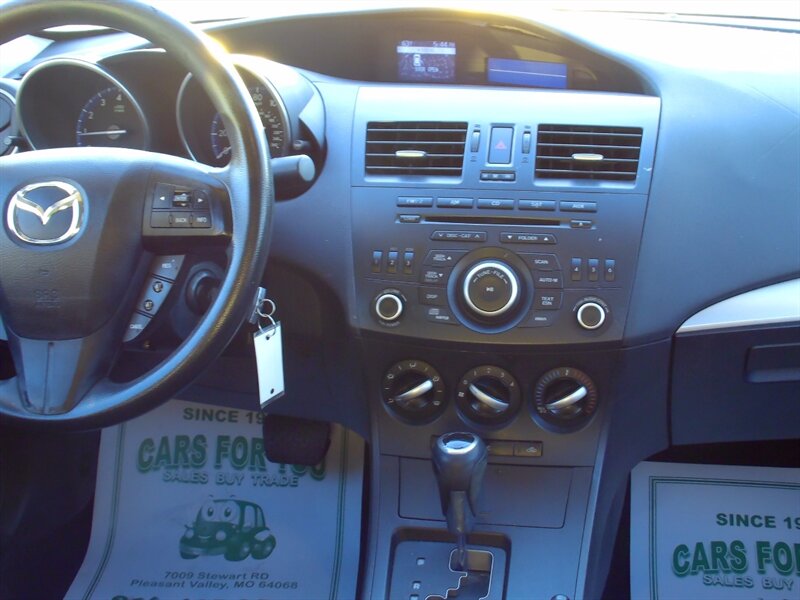 2013 Mazda MAZDA3 i Sport   - Photo 19 - Pleasant Valley, MO 64068