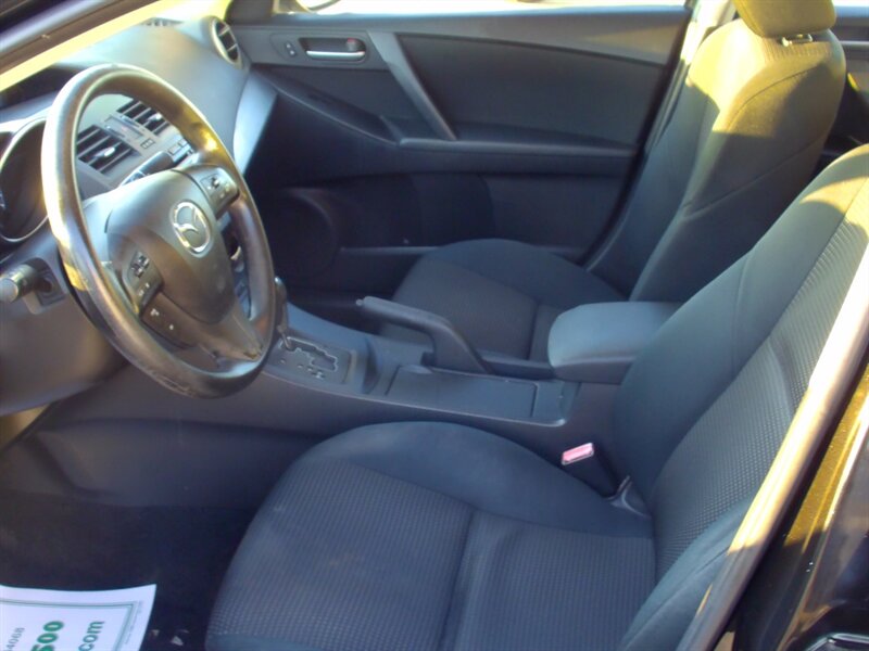 2013 Mazda MAZDA3 i Sport   - Photo 10 - Pleasant Valley, MO 64068