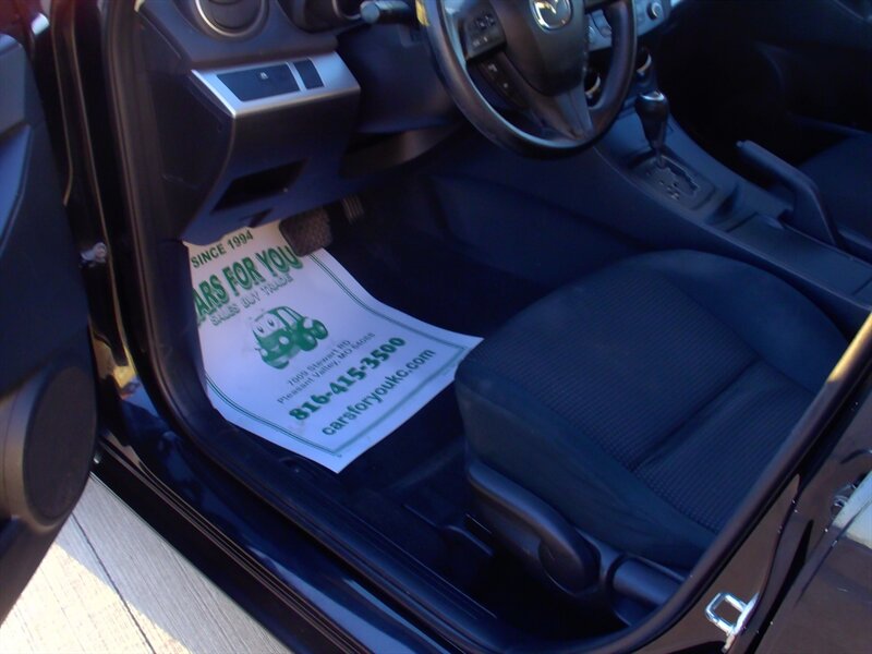 2013 Mazda MAZDA3 i Sport   - Photo 9 - Pleasant Valley, MO 64068