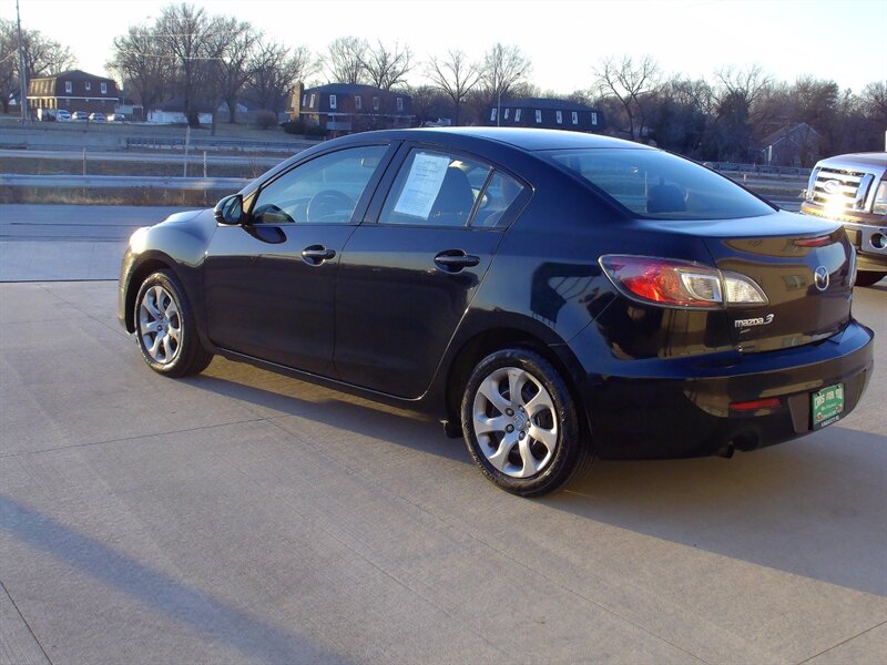 2013 Mazda MAZDA3 i Sport   - Photo 7 - Pleasant Valley, MO 64068