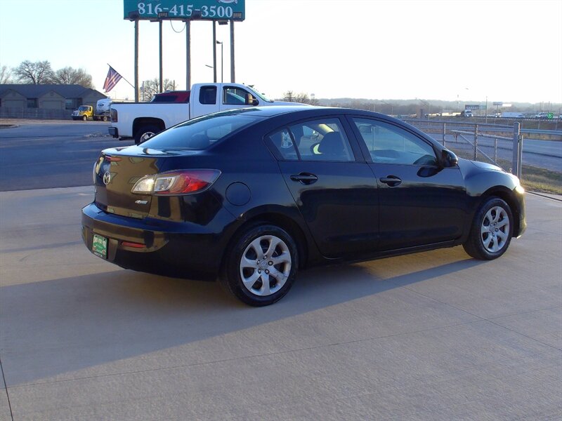 2013 Mazda MAZDA3 i Sport   - Photo 5 - Pleasant Valley, MO 64068
