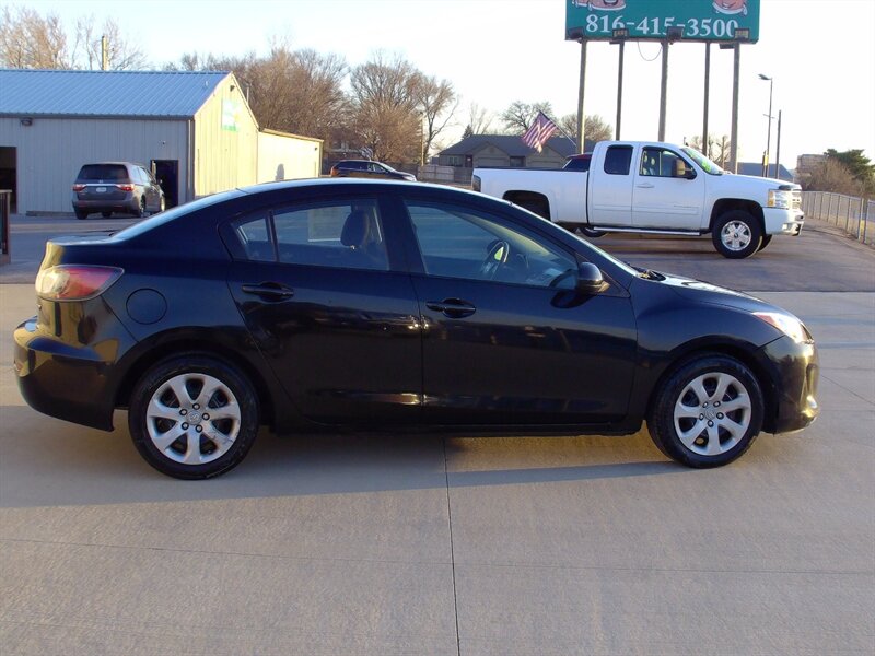 2013 Mazda MAZDA3 i Sport   - Photo 4 - Pleasant Valley, MO 64068