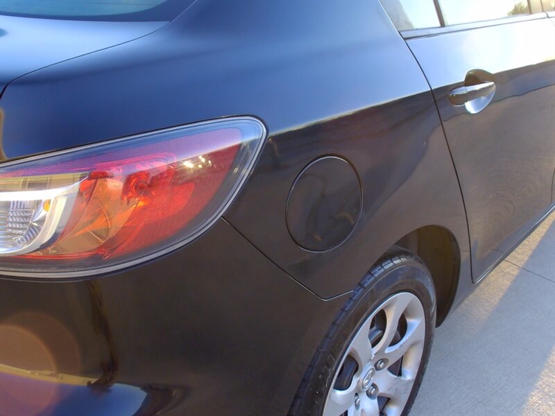 2013 Mazda MAZDA3 i Sport   - Photo 30 - Pleasant Valley, MO 64068