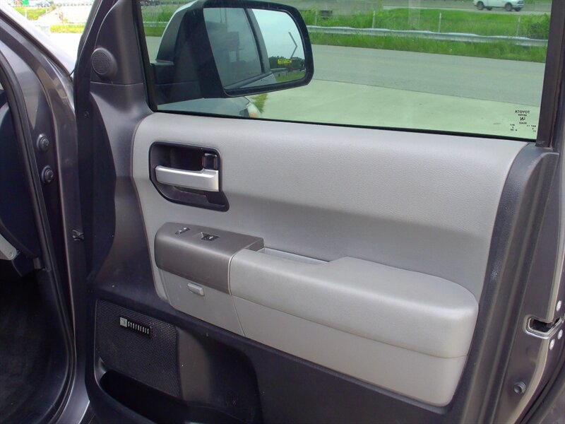 2013 Toyota Sequoia Limited - Photo 17 - Pleasant Valley, MO 64068