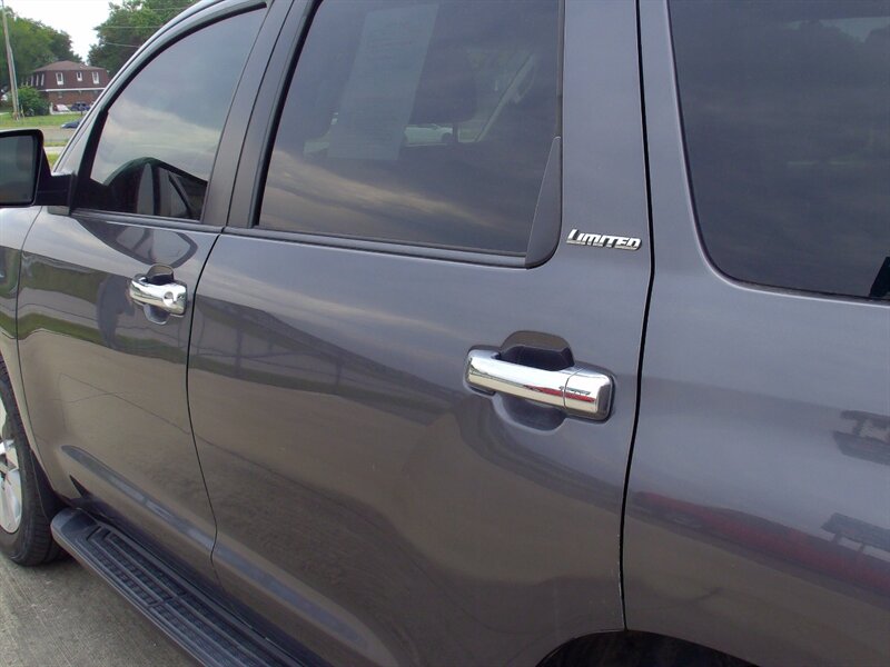 2013 Toyota Sequoia Limited - Photo 24 - Pleasant Valley, MO 64068