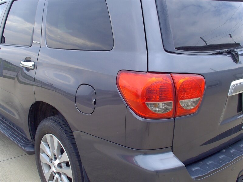 2013 Toyota Sequoia Limited - Photo 23 - Pleasant Valley, MO 64068